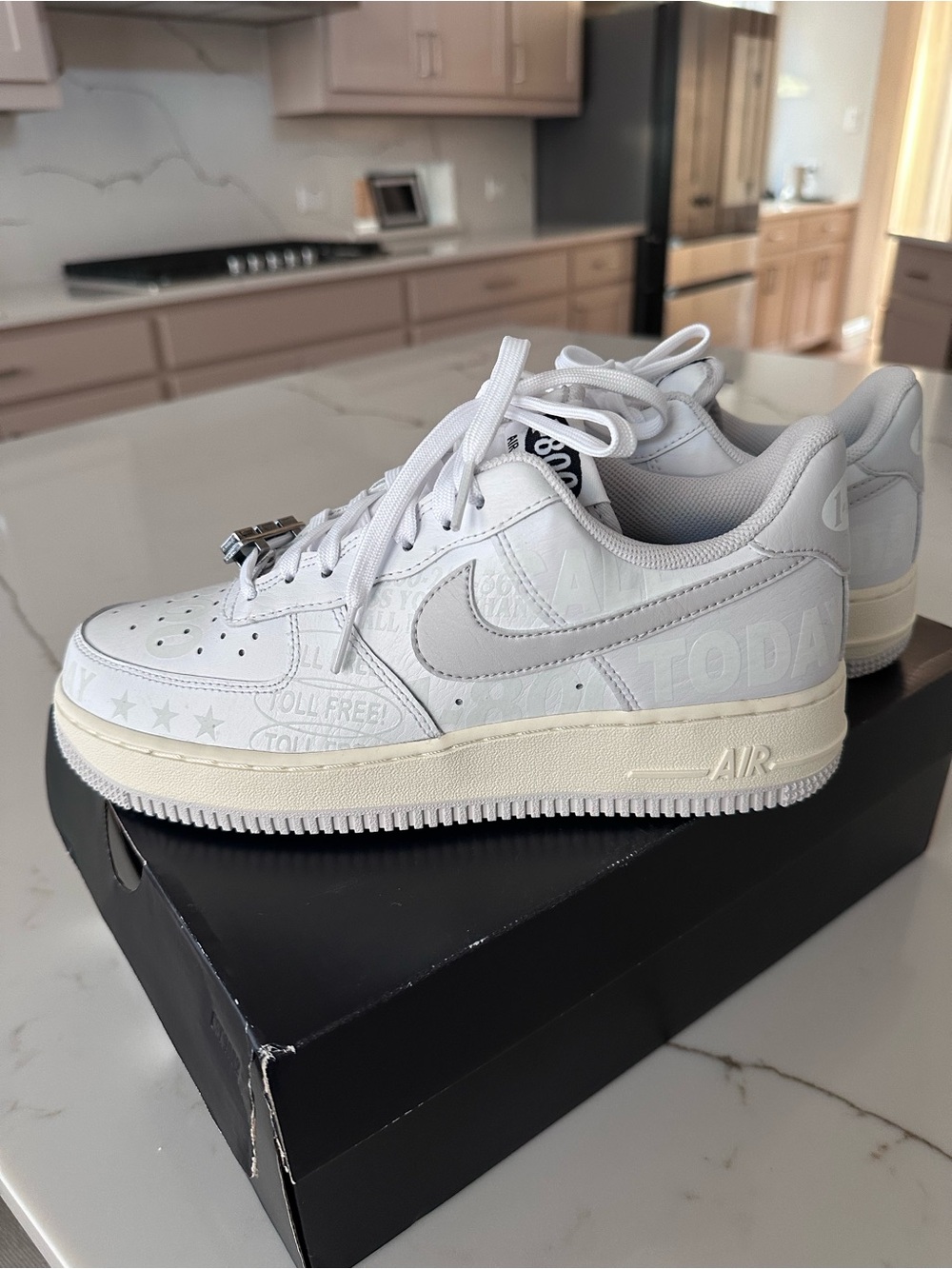 NEW Nike Air Force 1 '07 LV8 '1-800' white sneakers 7(men’s)/8(womens)